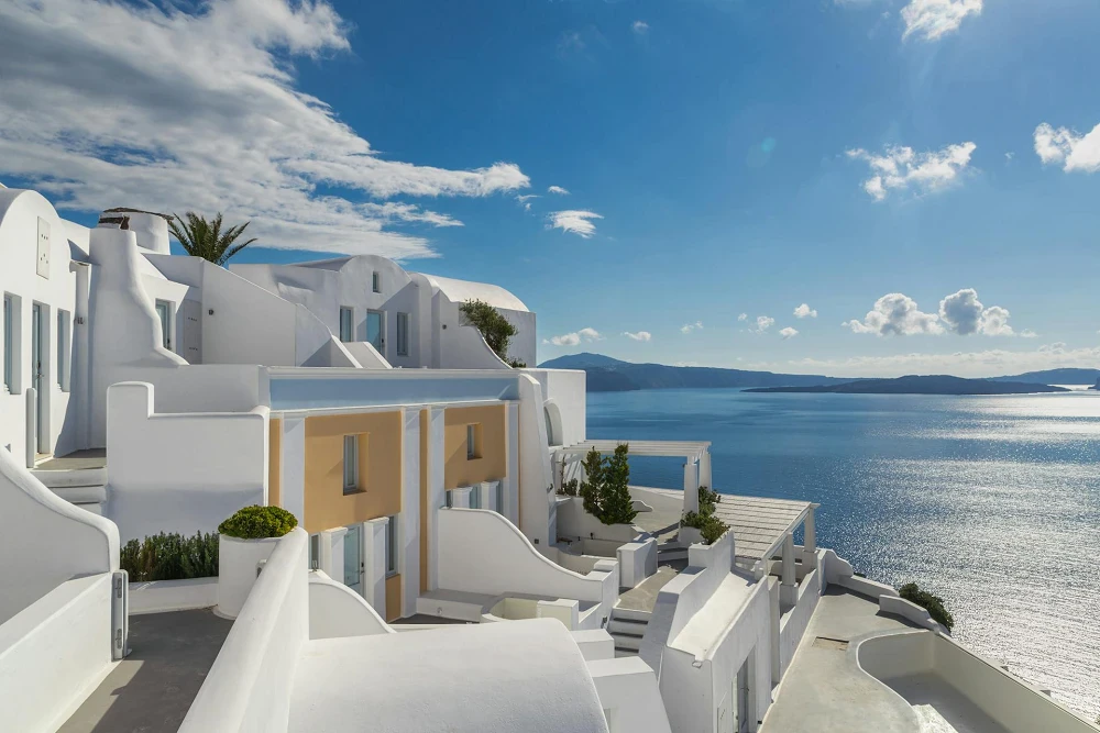 Relocating to Greece: A Complete Guide for a Smooth Transition