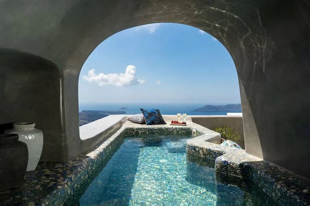 Why Foreign Investors Buy Holiday Homes in Greece